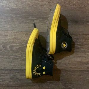 Black and yellow Converse Excellent condition